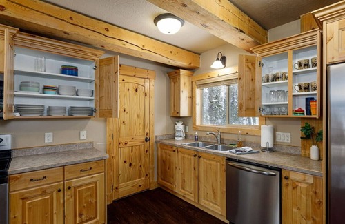 Duck Creek Village Cabina | New Listing! Moccasin Lodge