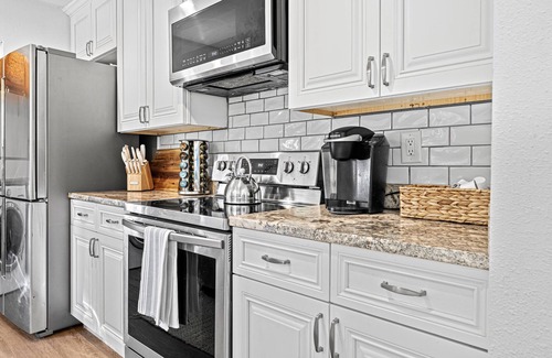 Lawton Woods Casa | NEW LISTING ~ 3 Bedroom ~ Pet Friendly ~ Coastal Casual & Refined Style ~ 8 Cotton Lane