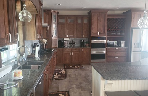 Pomona Otro | NEW LISTING Beautiful farmhouse that is surrounded by National Forest