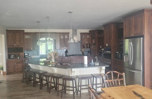 Pomona Otro | NEW LISTING Beautiful farmhouse that is surrounded by National Forest