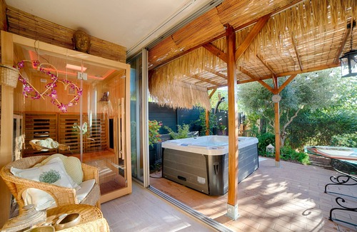 Carqueiranne Apartamento | NEW: LOFT for 2 with SAUNA and JACUZZI on garden level near the SEA