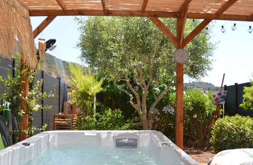 Carqueiranne Apartamento | NEW: LOFT for 2 with SAUNA and JACUZZI on garden level near the SEA