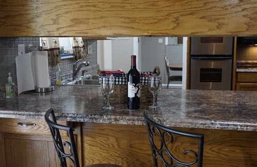 Kingston Casa | "NEW LOWER RATES" Spacious 4 Bd, 3 Ba ,Billard and Poker tables, Hot Tub & More!