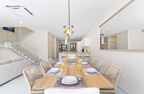 Malmok Villa | NEW Lux 4BR Villa w/ Private Pool & Walk to Beach