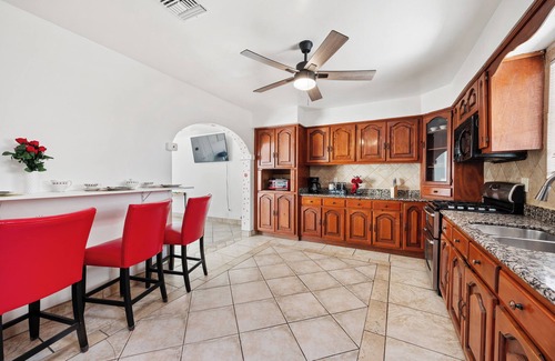 Coronado Casa | New Lux Roses House-Mins to Mayo Clinic & Airport.