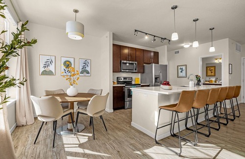 Parker Condominio | NEW Luxe Monthly Haven - Pool+Gym - Trails - Stocked