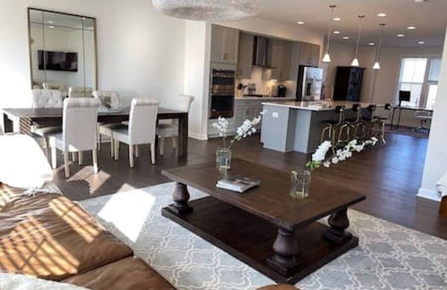Chantilly Casa | New Luxury 3 BEDR, Entertainment Kitchen, Work from Home, Sought After
