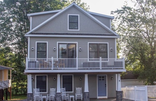 Bolton Landing Casa | Nuevo lujo 3BR / 3. Condominio 5BA en el corazón de Bolton!