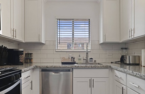 Ceres Casa | New Luxury Apartment: Lovely 2 beds 1 bath