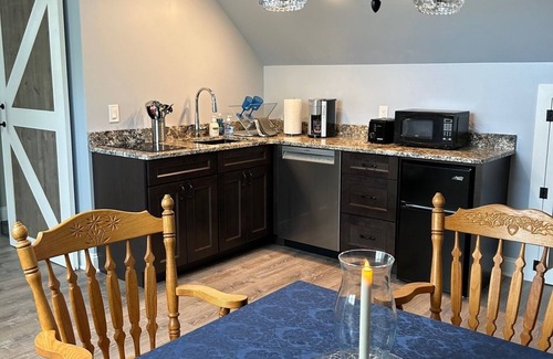 Stillwater Casa | NEW Luxury Charm Coach House 5 mi from Saratoga, King Suite, WiFi, central air