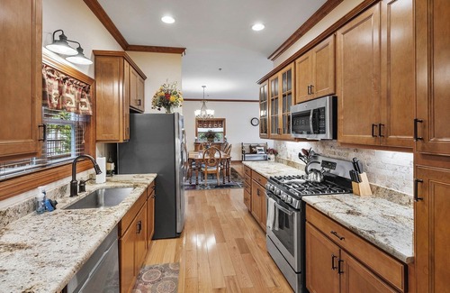 Whittier Condominio | Nuevo condominio de lujo en Smoky Mountain Country Club ($ 99 / día de la semana hasta el 30 de junio)