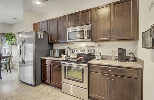 Goose Creek Casa | *NEW* Luxury & Cozy Entire home, Near Beach & Lakes