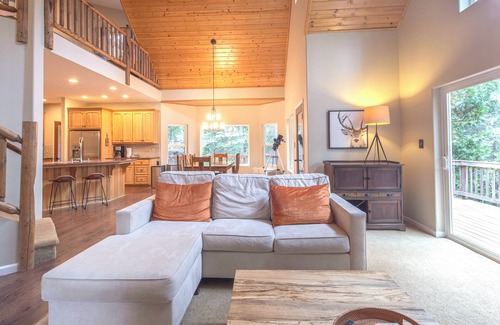 Arnold Casa | New! Luxury home in Arnold: Views, Hot Tub, + Pets OK