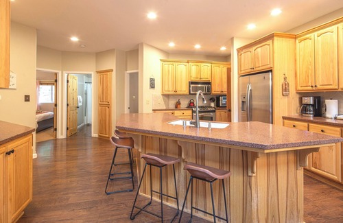 Arnold Casa | New! Luxury home in Arnold: Views, Hot Tub, + Pets OK