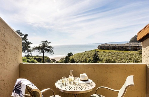 Rio del Mar Condominio | NEW! Luxury Ocean View Condo - Heated pool and Spa