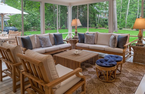 Osterville Casa | New Luxury Renovation in Prime Osterville Village: Five Bedrooms, Sleeps 10