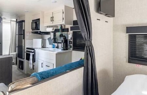 Groveland Casa | New Luxury RV near Orlando