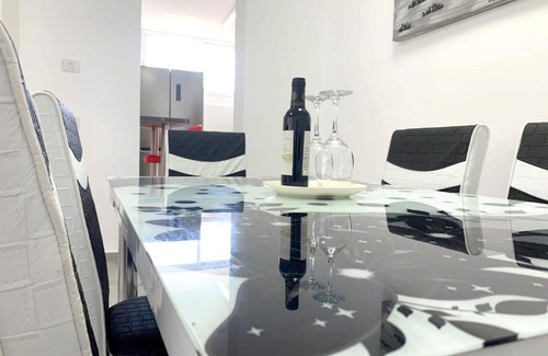 Bat Yam Apartamento | New! Luxury suite 12 Min From TLV For 8 People
