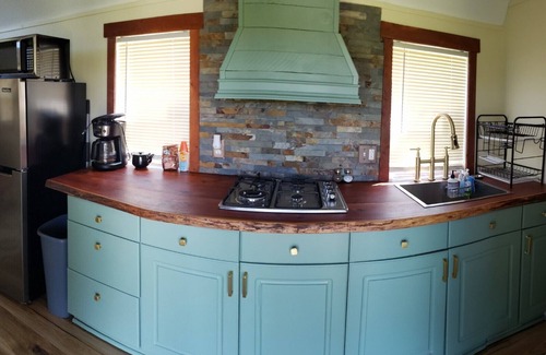 Howey-in-the-Hills Casa | New luxury Tiny House(s) on 6 acres with horses. Sunsets,fire pit, & Hot tub.