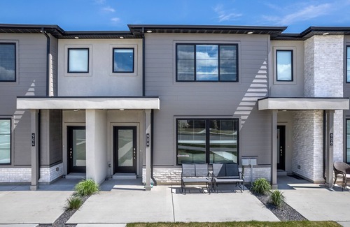 American Fork Casa | New Luxury Townhome near Utah Lake! Mountain View’s. Family Friendly amenities!