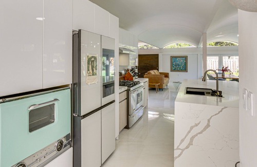 Tallahassee Casa | New: Luxury, unique Mid Century Modern home for games and grad weekends.
