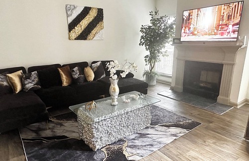 Atlanta Casa | NEW Luxury Vinings Townhome Perfect for Families