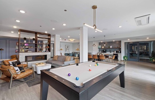 Palmer Square Apartamento | New & Modern 1BR: Lux City Escape
