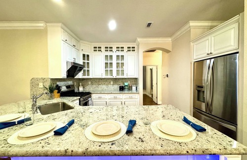 Sacramento Casa | NEW - Modern 3BR & Backyard Fun