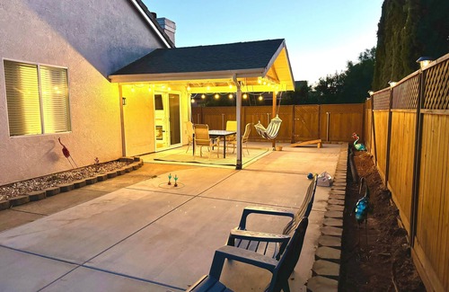 Sacramento Casa | NEW - Modern 3BR & Backyard Fun