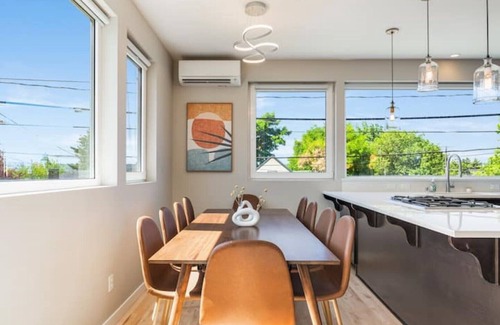 West Woodland Casa | *NEW* Modern 4B3.5BA w/ Rooftop in Ballard/Fremont