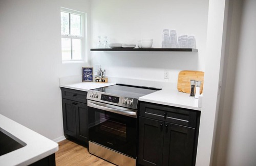 The Old Commons Apartamento | New! Modern apartment in Historic District