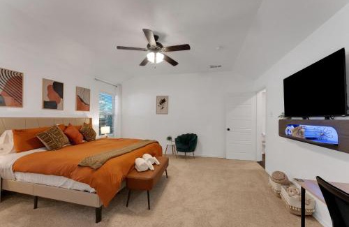 Grand Prairie Casa | New Modern Bohemian Home Minutes from Epic Waters Indoor Park, Andretti Indoor Karting & Games, AT&T Stadium, Globe Life, Six Flags, Texas Life