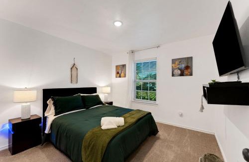 Grand Prairie Casa | New Modern Bohemian Home Minutes from Epic Waters Indoor Park, Andretti Indoor Karting & Games, AT&T Stadium, Globe Life, Six Flags, Texas Life