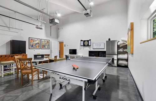 Portage Casa | New Modern Cabin, Hot Tub & Kayaks on WI River near Devil’s Lake & WI Dells