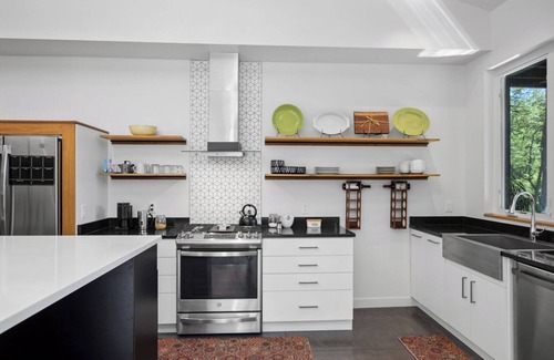 Portage Casa | New Modern Cabin, Hot Tub & Kayaks on WI River near Devil’s Lake & WI Dells