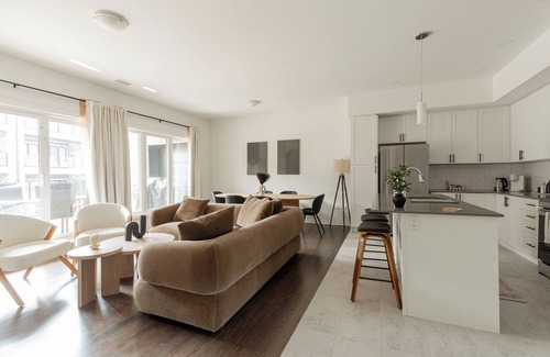 Huntsville Cabaña | NEW - Modern Comfort by the Bay