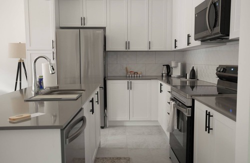 Huntsville Cabaña | NEW - Modern Comfort by the Bay