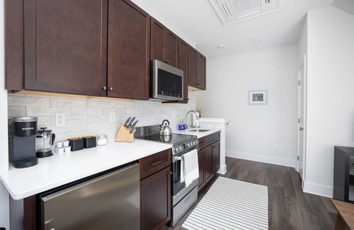 Villa Heights Casa | ★New Modern Farmhouse Loft in NoDa★ Views/Parking