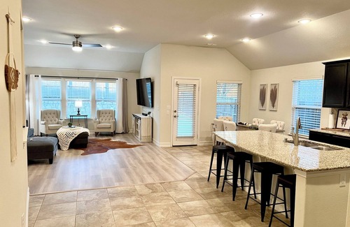 Little Elm Casa | NEW! Modern Farmhouse Retreat in the Heart of Little Elm – 3BR/2BA