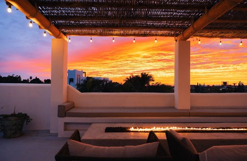 El Pescadero Villa | New, Modern Home. Pool, Hot Tub, Gardens, Fire Pits and More in Pescadero, Baja.