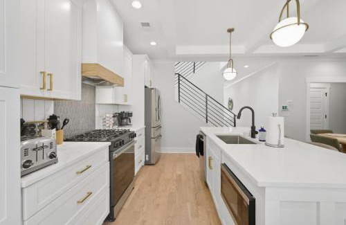 Scottdale Casa | New Modern Luxurious Woodland Retreat home