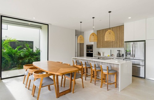 Santa Cruz Casa | New modern luxury Condo, exclusive community, mini golf, private pool, Beach Club Membership