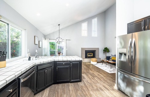 Foster City Casa | New! Modern & Sleek 4BR home w/high ceilings