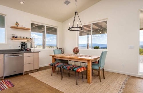 Cornville Casa | New mountain top retreat w/ 270° stunning views