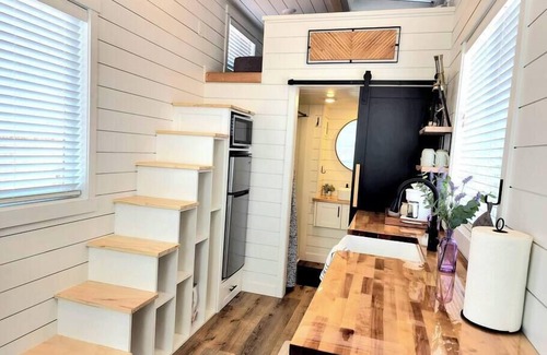 Apple Valley Apartamento | NEW Nook Tiny Home with Deck, Firepit, Skylights