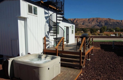 Apple Valley Apartamento | NEW Nook Tiny Home with Deck, Firepit, Skylights