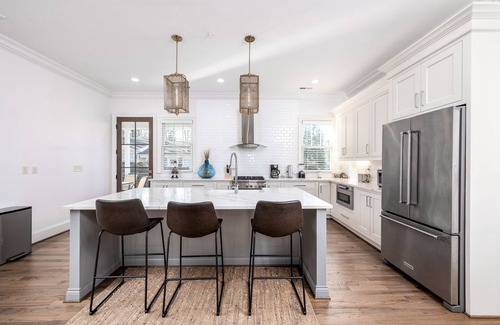 Oakhurst Casa | New Oakhurst Cottage # 1 Charlotte