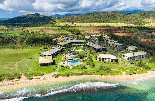Hanamaulu Hotel | Pool Oceanview Room @4-star Oceanfront Resort