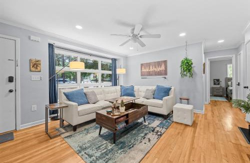 Downtown Casa | New Owners! Downtown Corner Cottage-Pet Friendly