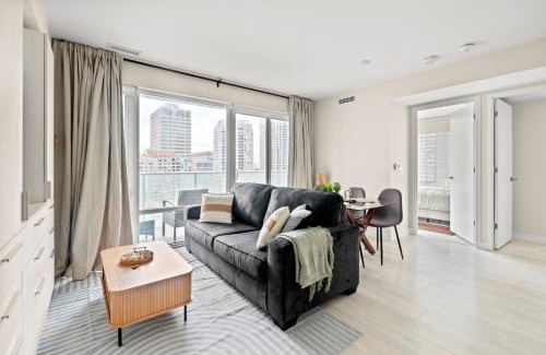 Church and Wellesley Apartamento | New Panoramic view 2BD & Den in Downtown Toronto